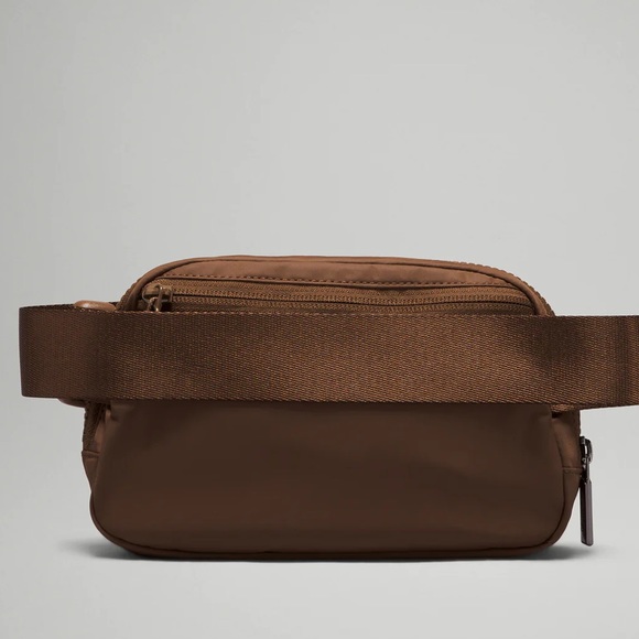 lululemon Everywhere Belt Bag in Java - Picture 2 of 6